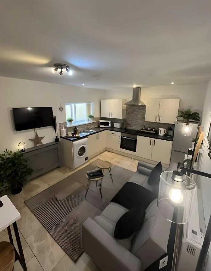 2 Bed Apartment, Close To City Centre, Principality Stadium Cardiff 0*,